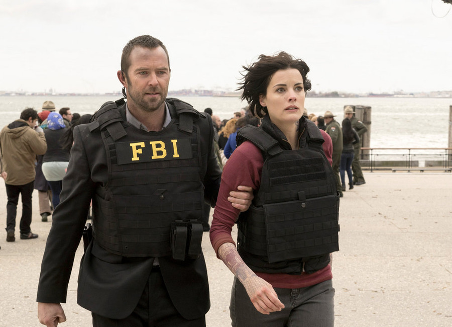 BLINDSPOT -- "Pilot" --  Pictured: (l-r) Sullivan Stapleton as Kurt Weller, Jaimie Alexander as Jane Doe -- (Photo by: Virginia Sherwood/NBC)