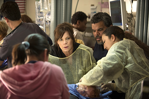 CODE BLACK, (Marcia Gay Harden, center), (Luis Guzman, right) Photo: Neil Jacobs/CBS é2015 CBS Broadcasting, Inc. All Rights Reserved
